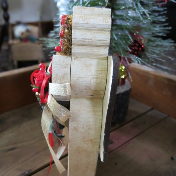 Minimalist Rustic  Wood Angel Décor, Wooden Angel Red Flowers Table Figurine - Picture 5 of 7